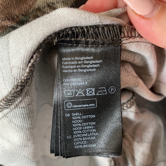 Camo Print Hoodie Size 10 - Picture 3 of 3